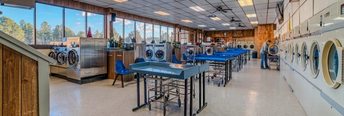 Mountain Top Laundry With A Customer 1200X600