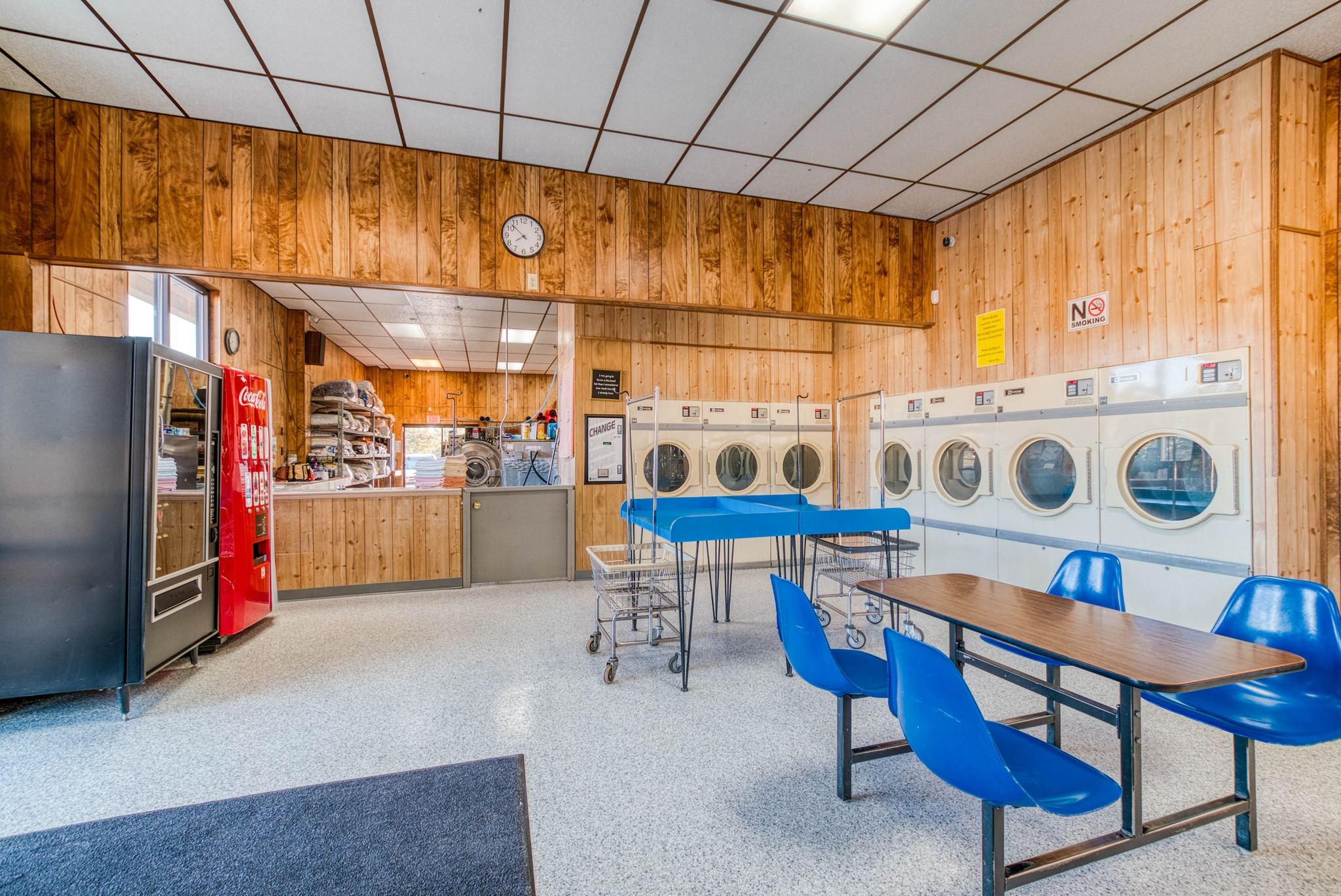 Interior View Of Wash Fold Counter 001