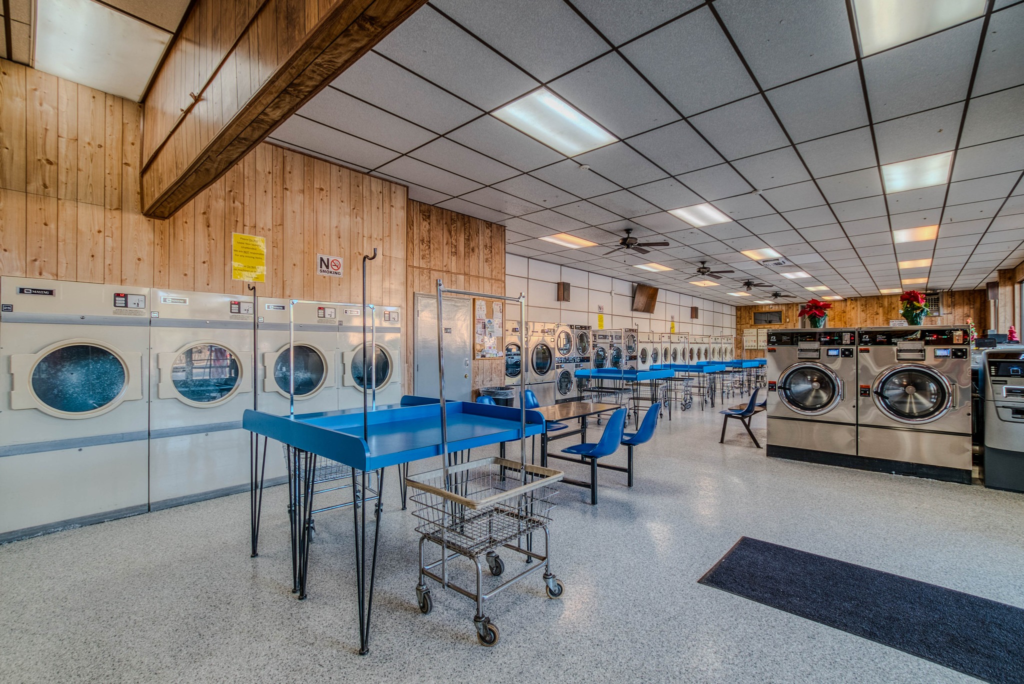 Interior View Of Stores 005