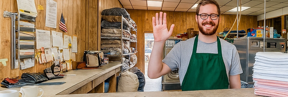Mountain Top Laundry Attendant At Counter 100X340