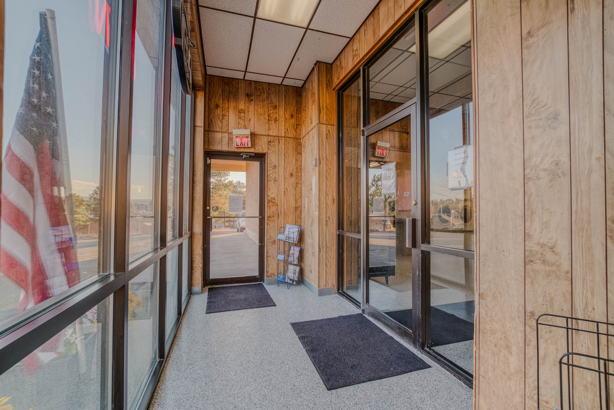 Double Entrance Interior 001