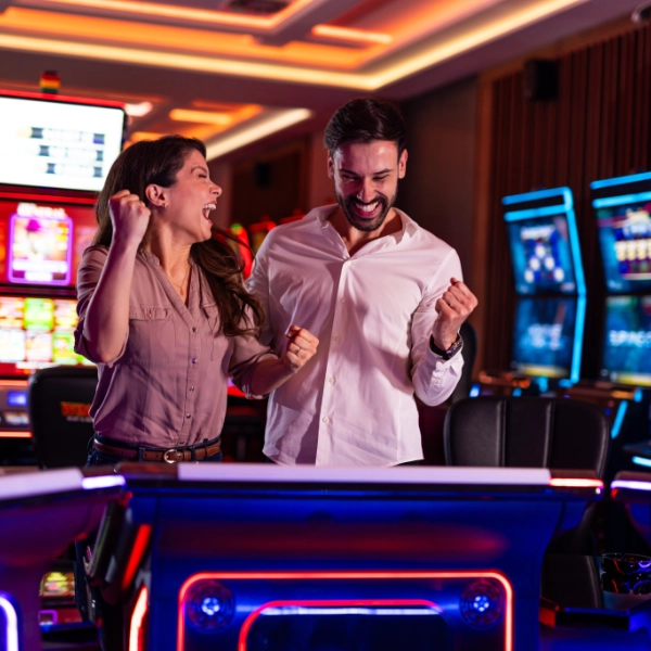 Couple Winning At The Casino 600X600
